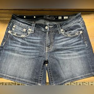 Miss me shorts, midi size 32